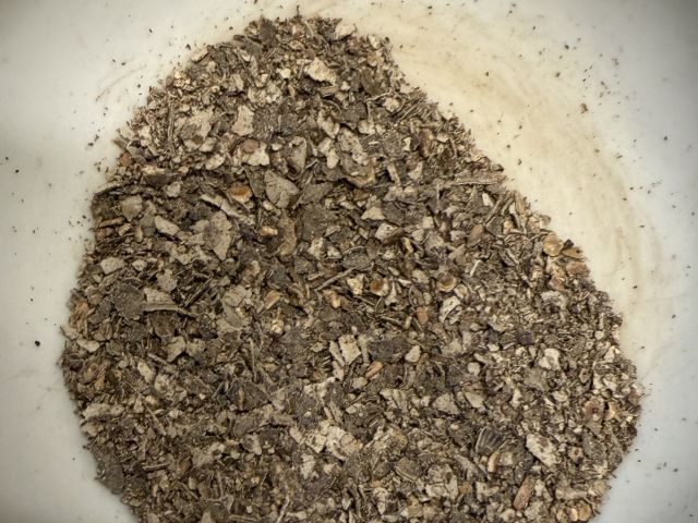 ハマゴウを粉砕したもの